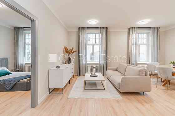 Реновированный дом, лифт, количество спален 1 шт., студио, кухня объединена с Рига