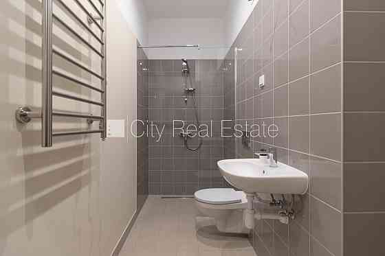 Реновированный дом, лифт, количество спален 1 шт., студио, кухня объединена с Рига