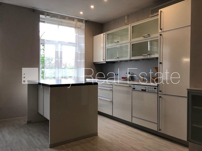 Fasādes māja, vieta automašīnai, kāpņu telpa pēc kosmētiskā remonta, istabas izolētas 2 Rīga - foto 5