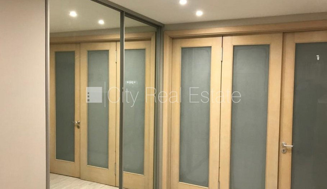 Fasādes māja, vieta automašīnai, kāpņu telpa pēc kosmētiskā remonta, istabas izolētas 2 Rīga - foto 16