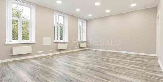 Фасадный дом, реновированный дом, вход с улицы, окна выходят во двор, окна выходят Рига