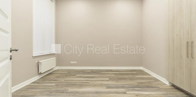 Fasādes māja, renovēta māja, ieeja no ielas, logi vērsti uz pagalma pusi, logi vērsti uz Rīga - foto 10