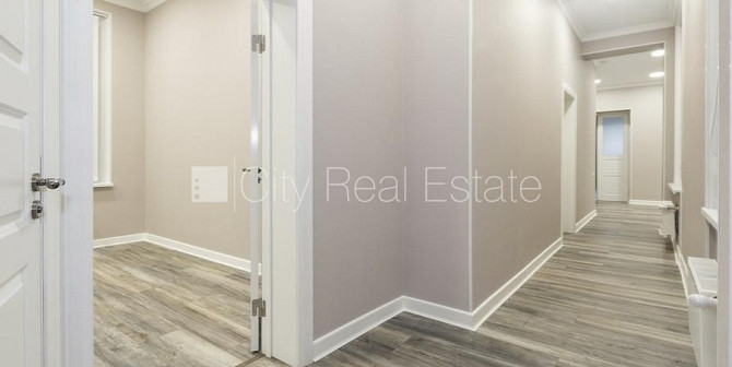 Fasādes māja, renovēta māja, ieeja no ielas, logi vērsti uz pagalma pusi, logi vērsti uz Rīga - foto 6