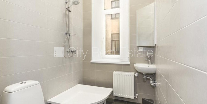 Fasādes māja, renovēta māja, ieeja no ielas, logi vērsti uz pagalma pusi, logi vērsti uz Rīga - foto 16