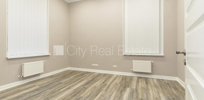 Fasādes māja, renovēta māja, ieeja no ielas, logi vērsti uz pagalma pusi, logi vērsti uz Rīga - foto 11