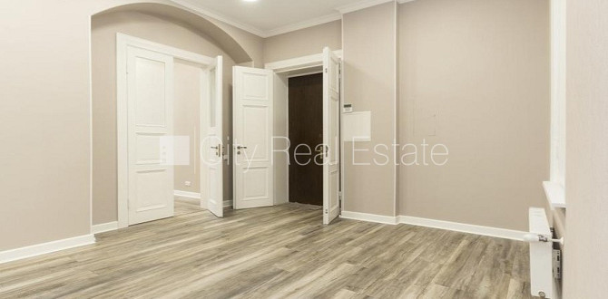 Fasādes māja, renovēta māja, ieeja no ielas, logi vērsti uz pagalma pusi, logi vērsti uz Rīga - foto 7