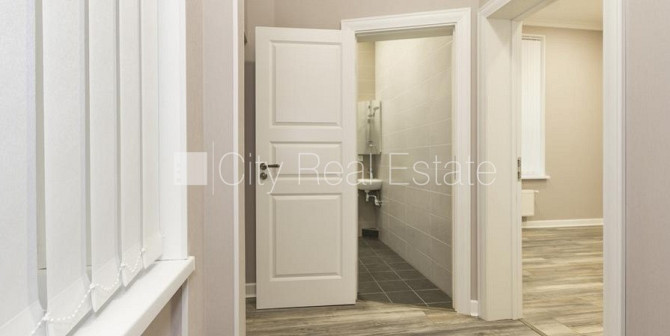 Fasādes māja, renovēta māja, ieeja no ielas, logi vērsti uz pagalma pusi, logi vērsti uz Rīga - foto 13