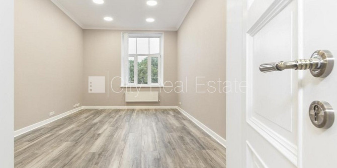 Fasādes māja, renovēta māja, ieeja no ielas, logi vērsti uz pagalma pusi, logi vērsti uz Rīga - foto 8