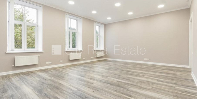 Fasādes māja, renovēta māja, ieeja no ielas, logi vērsti uz pagalma pusi, logi vērsti uz Rīga - foto 4