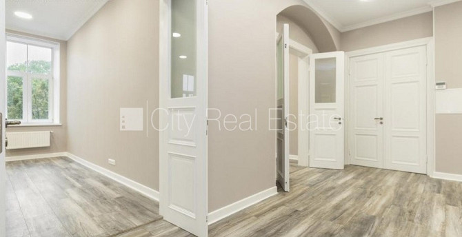 Fasādes māja, renovēta māja, ieeja no ielas, logi vērsti uz pagalma pusi, logi vērsti uz Rīga - foto 3