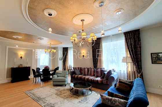 Земля в собственности, фасадный дом, реновированный дом, заменены инженерные Рига