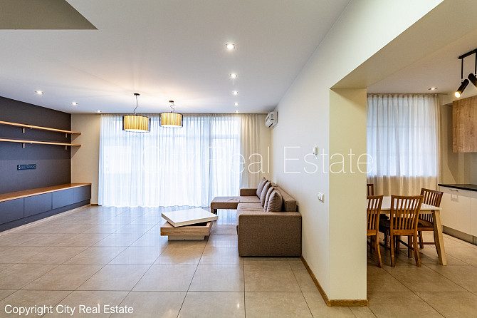 Рядный дом, благоустроенная озеленённая территория, подъездная дорога покрыта Юрмала - изображение 4