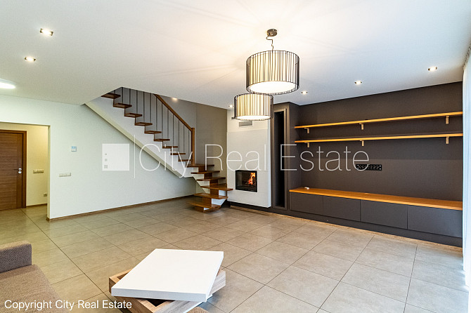 Рядный дом, благоустроенная озеленённая территория, подъездная дорога покрыта Юрмала - изображение 7