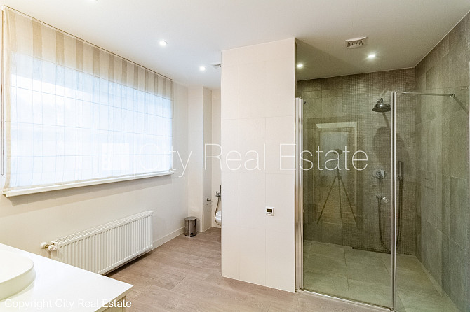 Рядный дом, благоустроенная озеленённая территория, подъездная дорога покрыта Юрмала - изображение 15