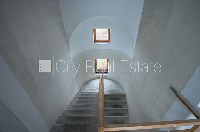 Частный дом, благоустроенная озеленённая территория, подъездная дорога покрыта Рига - изображение 14