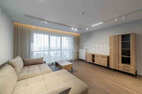 Новостройка, энергоэффективный дом, территория обнесена забором, места для Рига