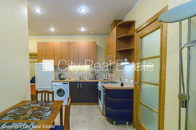 Здание во дворе, реновированный дом, благоустроенный озеленённый двор, закрытая Рига - изображение 7