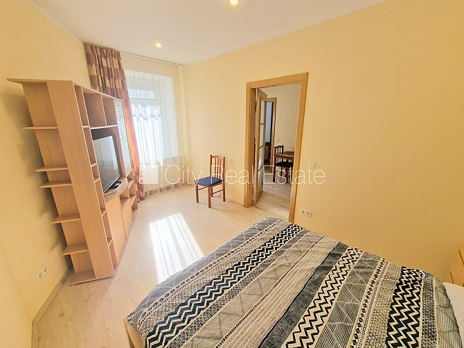 Здание во дворе, реновированный дом, благоустроенный озеленённый двор, закрытая Рига - изображение 16