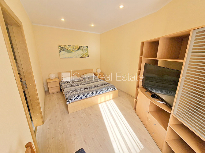 Здание во дворе, реновированный дом, благоустроенный озеленённый двор, закрытая Рига - изображение 18