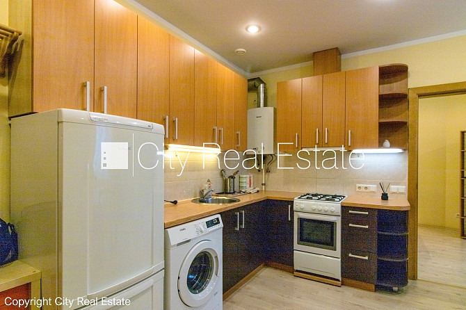 Здание во дворе, реновированный дом, благоустроенный озеленённый двор, закрытая Рига - изображение 3