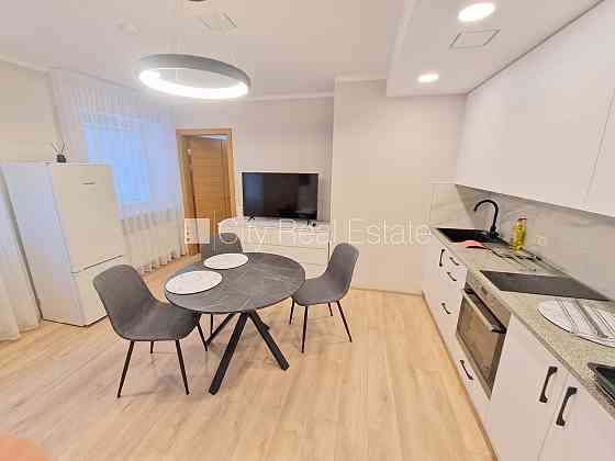 Фасадный дом, реновированный дом, закрытый двор, возможность аренды парковки, Rīga