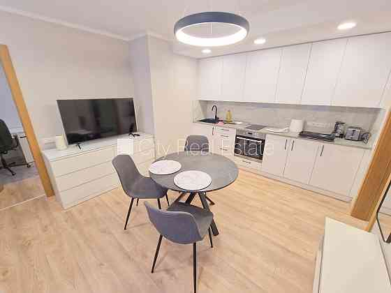 Фасадный дом, реновированный дом, закрытый двор, возможность аренды парковки, Rīga