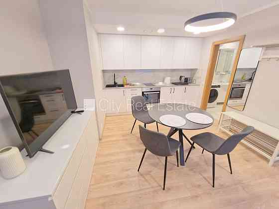 Фасадный дом, реновированный дом, закрытый двор, возможность аренды парковки, Rīga