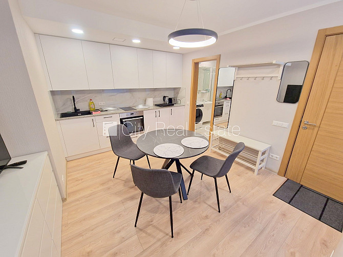 Фасадный дом, реновированный дом, закрытый двор, возможность аренды парковки, Рига - изображение 1