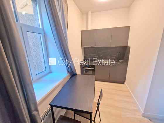 Фасадный дом, реновированный дом, закрытый двор, вход с улицы, лифт, лестничная Rīga