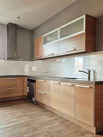 Фасадный дом, реновированный дом, благоустроенная озеленённая территория, Rīga