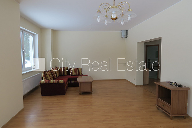 Dvīņu māja, iežogota teritorija, garāža vienai automašīnai, trīs balkoni, guļamistabu Jūrmala - foto 4