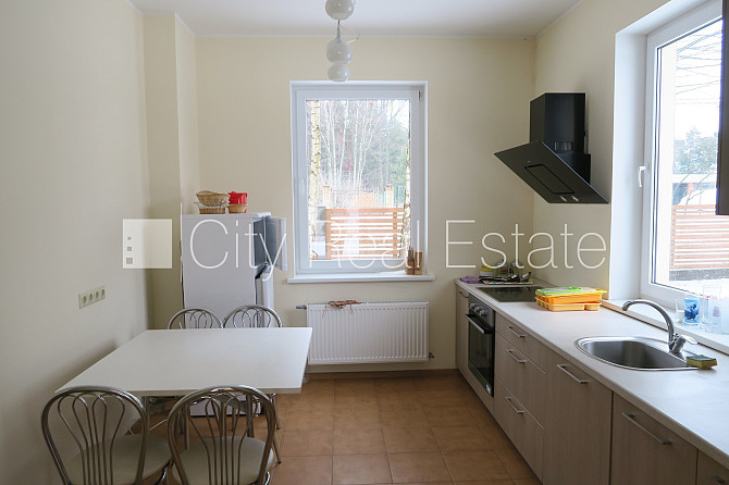 Dvīņu māja, iežogota teritorija, garāža vienai automašīnai, trīs balkoni, guļamistabu Jūrmala - foto 3