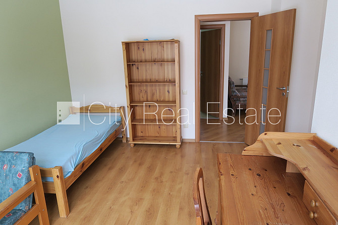 Dvīņu māja, iežogota teritorija, garāža vienai automašīnai, trīs balkoni, guļamistabu Jūrmala - foto 8