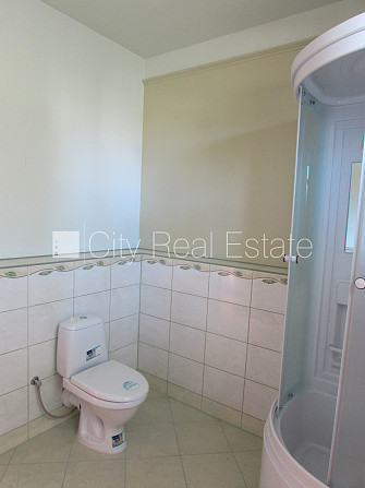 Dvīņu māja, iežogota teritorija, garāža vienai automašīnai, trīs balkoni, guļamistabu Jūrmala - foto 12