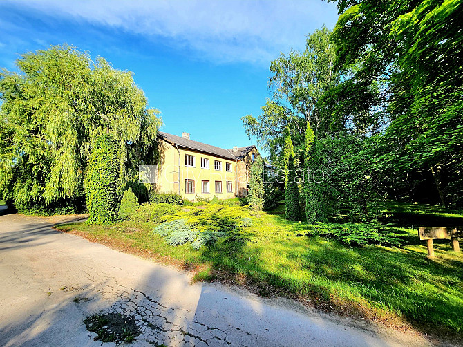 Благоустроенная озеленённая территория, места для нескольких машин, стоянка на Добеле и район - изображение 6