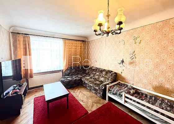 Фасадный дом, реновированный дом, благоустроенная озеленённая территория, Рига