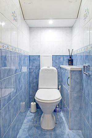 Фасадный дом, реновированный дом, благоустроенная озеленённая территория, вход с Рига - изображение 16