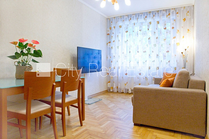 Фасадный дом, реновированный дом, благоустроенная озеленённая территория, вход с Рига - изображение 1