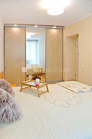 Фасадный дом, реновированный дом, благоустроенная озеленённая территория, вход с Рига - изображение 8