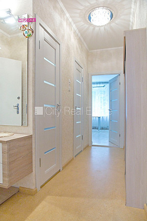 Фасадный дом, реновированный дом, благоустроенная озеленённая территория, вход с Рига - изображение 13