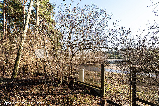 Территория обнесена железным забором, вход с улицы, разрешено строить Рига - изображение 7