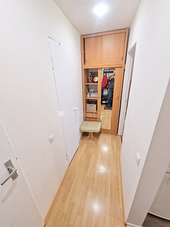 Земля в собственности, фасадный дом, вход с улицы, лифт, лоджия, окна выходят во Рига - изображение 19