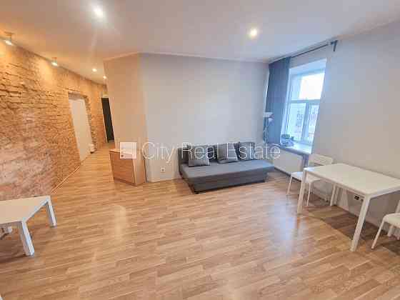 Фасадный дом, реновированный дом, закрытый двор, вход с улицы и со двора, Rīga