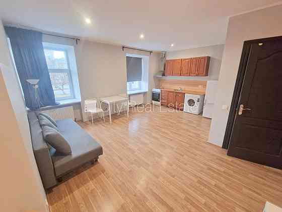 Фасадный дом, реновированный дом, закрытый двор, вход с улицы и со двора, Rīga