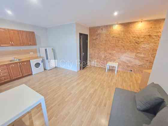 Фасадный дом, реновированный дом, закрытый двор, вход с улицы и со двора, Rīga