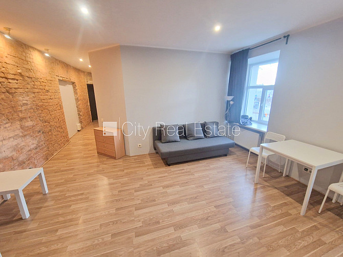 Fasādes māja, renovēta māja, slēgts pagalms, ieeja no ielas un pagalma, kāpņu telpa pēc Rīga - foto 3