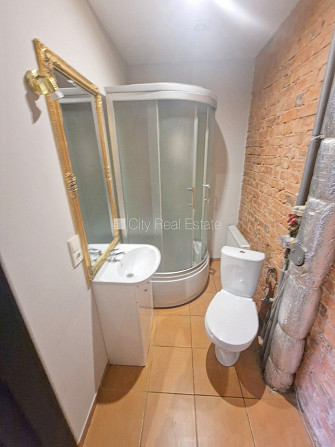 Fasādes māja, renovēta māja, slēgts pagalms, ieeja no ielas un pagalma, kāpņu telpa pēc Rīga - foto 9