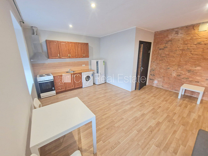 Fasādes māja, renovēta māja, slēgts pagalms, ieeja no ielas un pagalma, kāpņu telpa pēc Rīga - foto 2