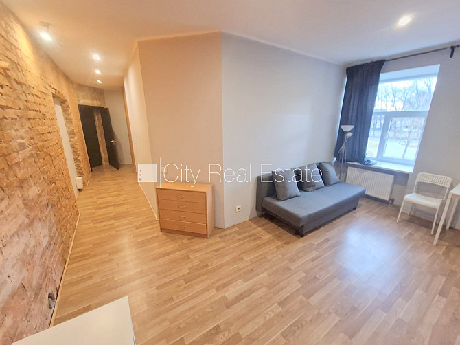 Fasādes māja, renovēta māja, slēgts pagalms, ieeja no ielas un pagalma, kāpņu telpa pēc Rīga - foto 7