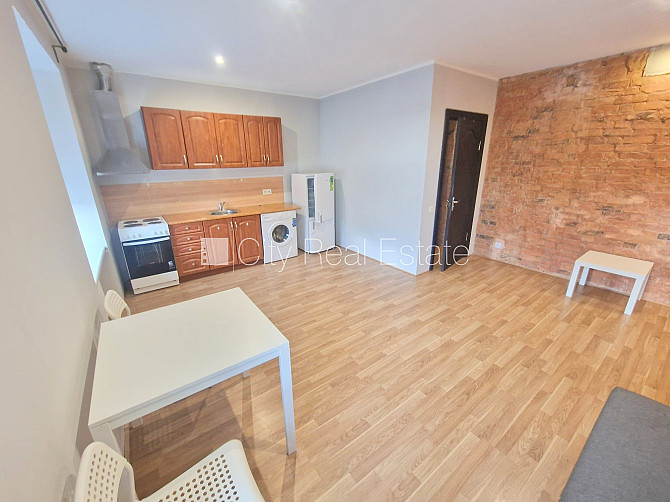 Fasādes māja, renovēta māja, slēgts pagalms, ieeja no ielas un pagalma, kāpņu telpa pēc Rīga - foto 4